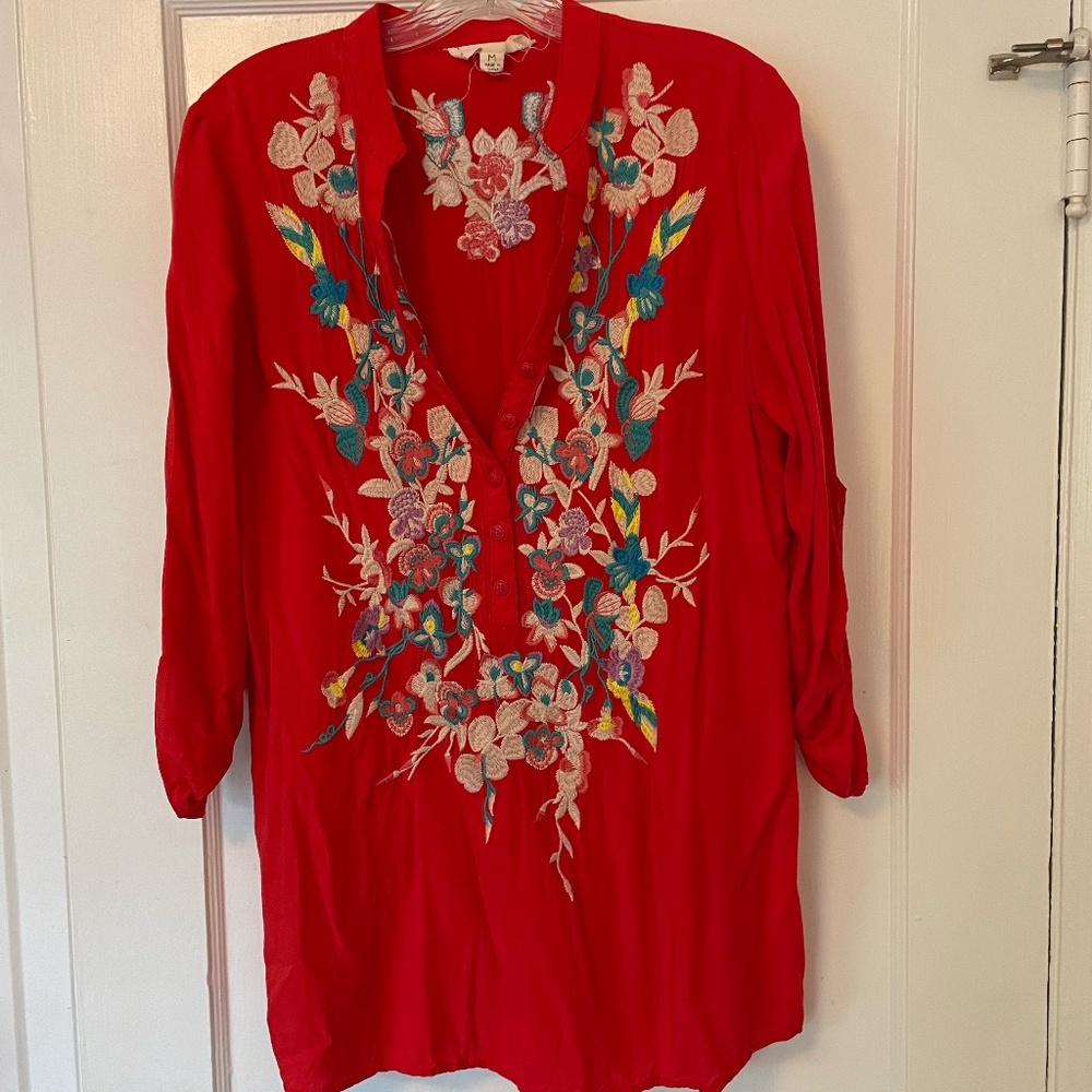 Women's Luna Moon Embroidered Coral Tunic, size Medium